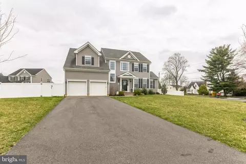 Exterior - 45 Stoneham Rd, Trenton, NJ 08638 photo 3 of 9