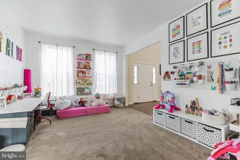 Living - 45 Stoneham Rd, Trenton, NJ 08638 photo 4 of 6