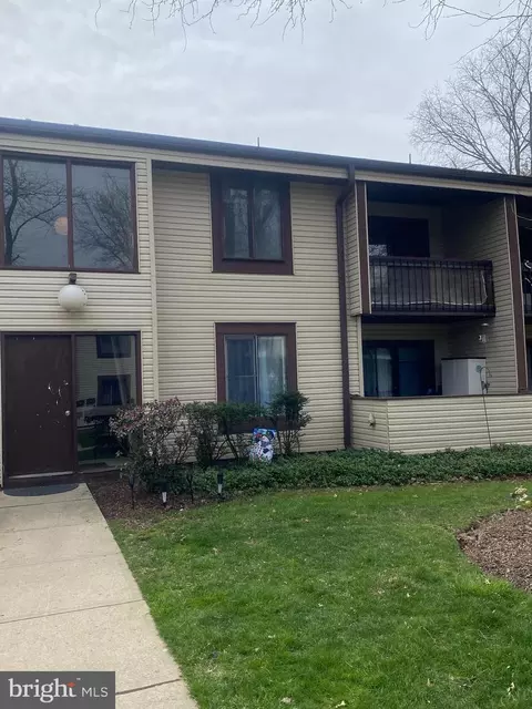 8 M Twin Rivers Dr N M-8, East Windsor, NJ 08520