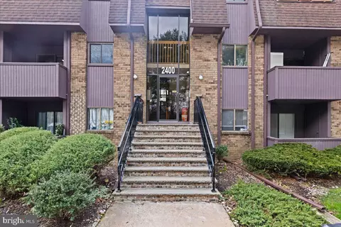 2422 Old Stone Mill Dr, Cranbury, NJ 08512