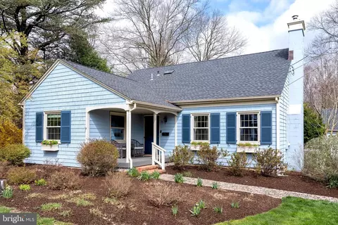 11 Maple Ln, Pennington, NJ 08534