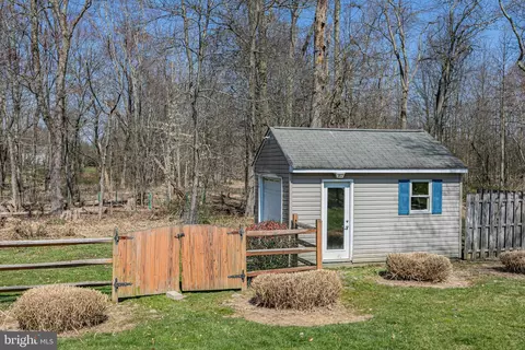 Exterior - 8 Apache Dr, Pennington, NJ 08534 photo 9 of 11