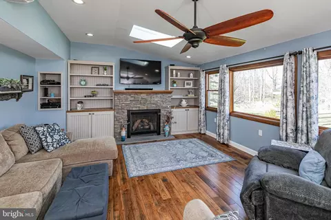 Living - 8 Apache Dr, Pennington, NJ 08534 photo 5 of 6