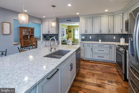 Kitchen - 8 Apache Dr, Pennington, NJ 08534 photo 5 of 7