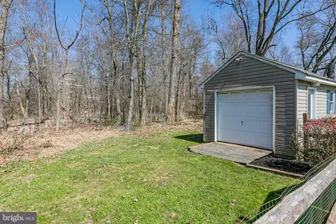 Exterior - 8 Apache Dr, Pennington, NJ 08534 photo 10 of 11