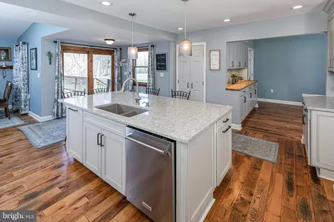 Kitchen - 8 Apache Dr, Pennington, NJ 08534 photo 2 of 7