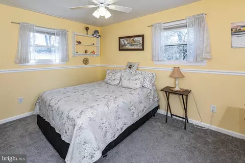 Bedroom - 8 Apache Dr, Pennington, NJ 08534 photo 3 of 7