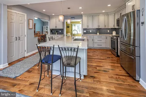 Kitchen - 8 Apache Dr, Pennington, NJ 08534 photo 3 of 7