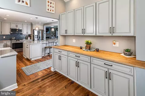 Kitchen - 8 Apache Dr, Pennington, NJ 08534 photo 1 of 7