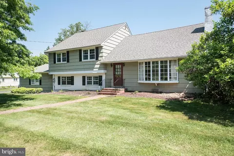 16 Lochatong Rd, Ewing, NJ 08628