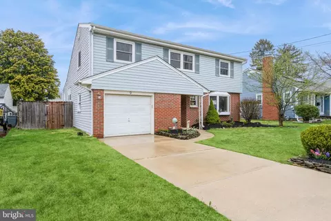 9 Constance Dr, Hamilton, NJ 08620