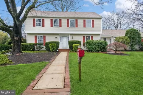 15 Bradford Rd, Hightstown, NJ 08520