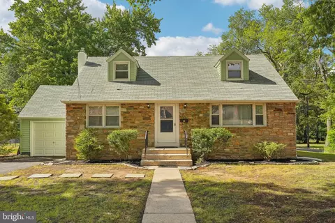 39 Steinway Ave, Ewing, NJ 08618