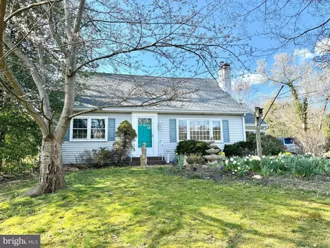 12 Bernard Dr, Ewing, NJ 08628