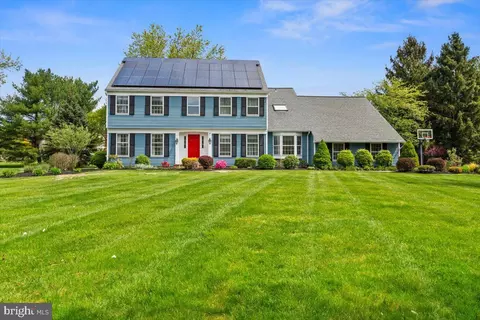 1 Wickford Ct, Princeton Junction, NJ 08550