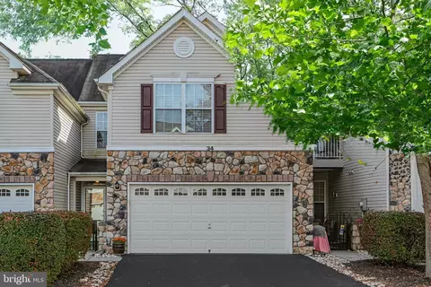 34 Sutton Ct, Pennington, NJ 08534