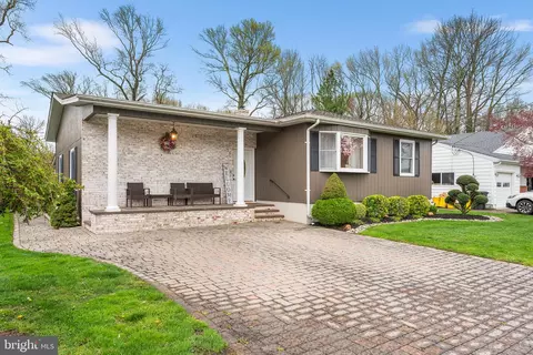 76 Carl Sandburg Dr, Hamilton, NJ 08690