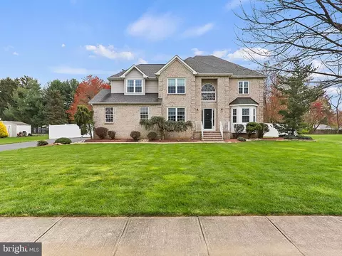 19 Sara Dr, Robbinsville, NJ 08691