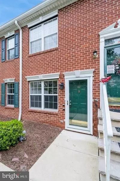 107 Moore Ct, Pennington, NJ 08534