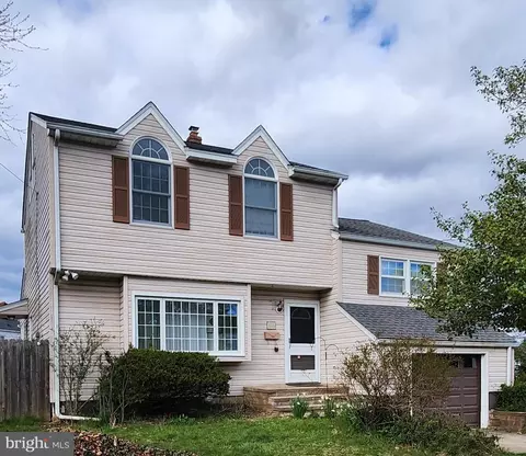 8 Baltusrol, Hamilton, NJ 08690