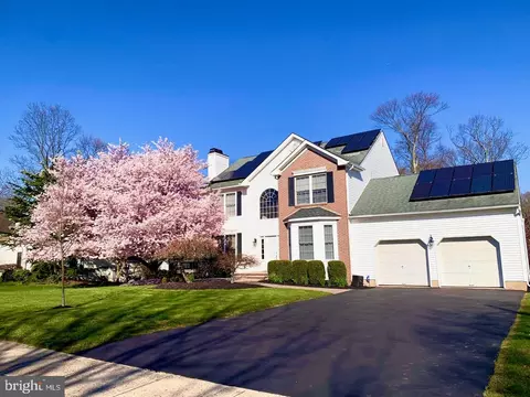 4 Ashwood Ct, Lawrence Township, NJ 08648