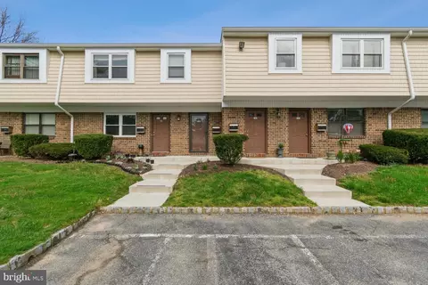 713 Silver Ct, Hamilton, NJ 08690