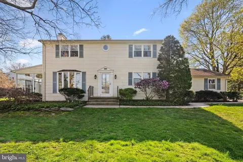 6 Clover Hill Cir, Trenton, NJ 08638