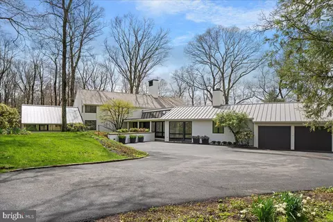 2 Puritan Ct, Princeton, NJ 08540