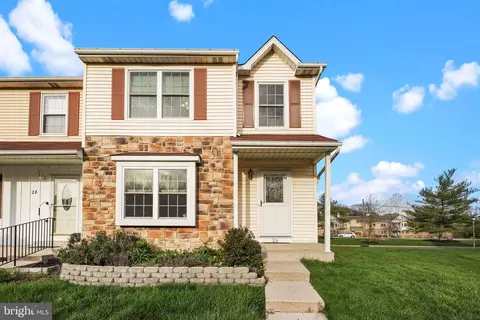 26 Pinedale Ct, Hamilton, NJ 08690