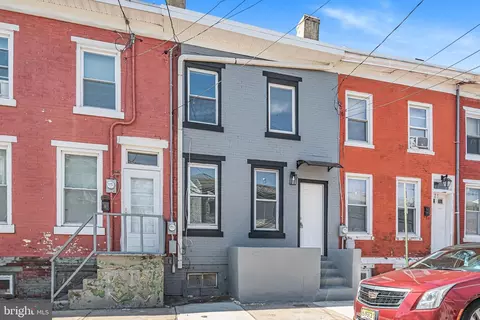 27 Oak St, Trenton, NJ 08638