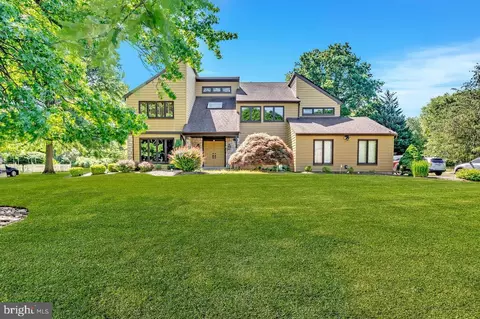 9 Victoria Pl, Princeton Junction, NJ 08550