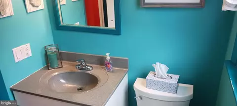 Bath - 30 Ovington Dr, Hamilton, NJ 08620 photo 2 of 3