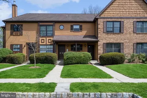 32 Adele Ct, Lawrenceville, NJ 08648