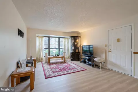 27 Gilpin Ct, Lawrence Township, NJ 08648