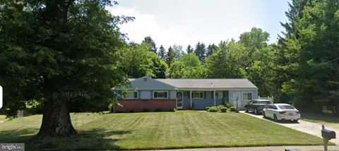 5 Bayberry Rd, Ewing, NJ 08618