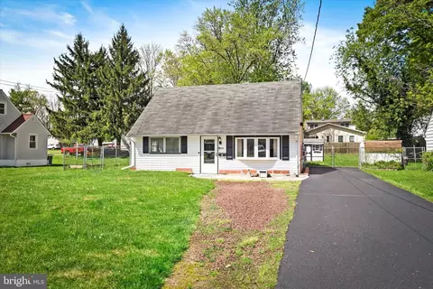 955 Terrace Blvd, Ewing, NJ 08618