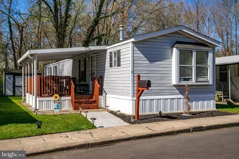 11 Sterling Ct, East Windsor, NJ 08520