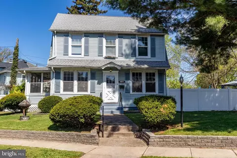 202 Hollywood Dr, Hamilton, NJ 08609