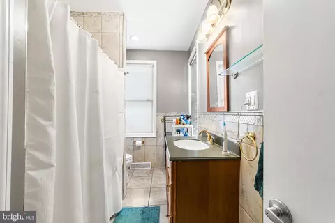 Bath - 51 Brenwal Ave, Ewing, NJ 08618 photo 1 of 2