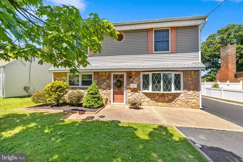 65 Dunmore Ave, Ewing, NJ 08618