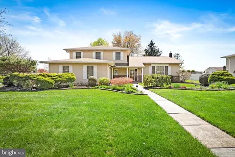 25 Ray Dwier Dr, Hamilton, NJ 08690