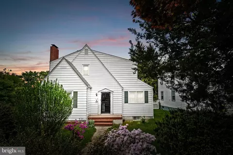 556 Parkway Ave, Ewing, NJ 08618