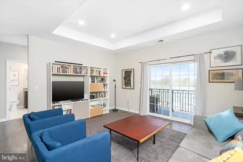Living - 947 Halifax Pl, Hamilton, NJ 08619 photo 2 of 7