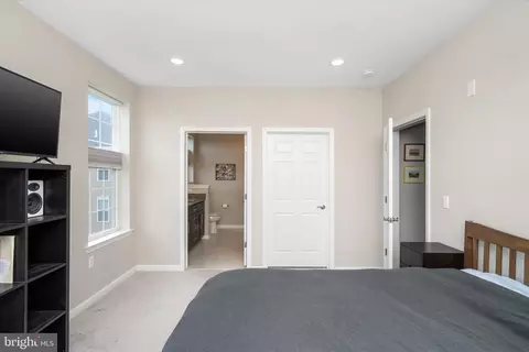 Bedroom - 947 Halifax Pl, Hamilton, NJ 08619 photo 5 of 6