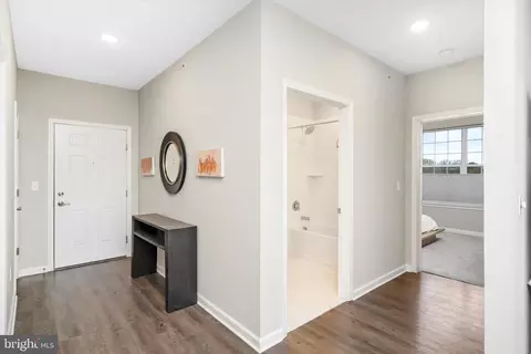 Entry Way - 947 Halifax Pl, Hamilton, NJ 08619 photo 3 of 4