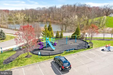 View/Area - 947 Halifax Pl, Hamilton, NJ 08619 photo 7 of 9