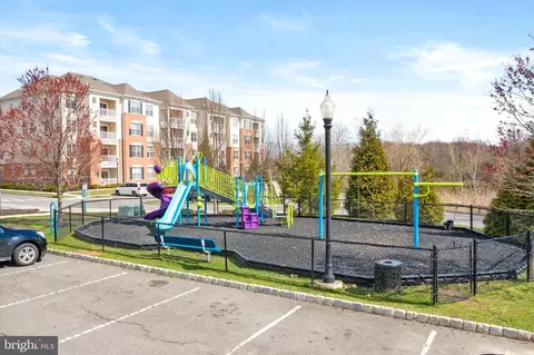 View/Area - 947 Halifax Pl, Hamilton, NJ 08619 photo 6 of 9
