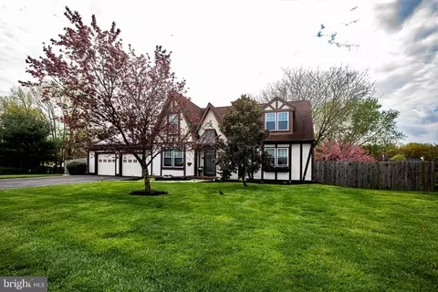 15 Hoffman Dr, Hamilton, NJ 08690