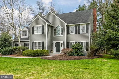 20 Scudder Ct, Pennington, NJ 08534