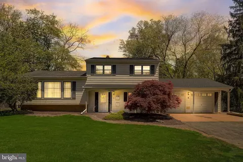 4 Rosetree Ln, Lawrence Township, NJ 08648